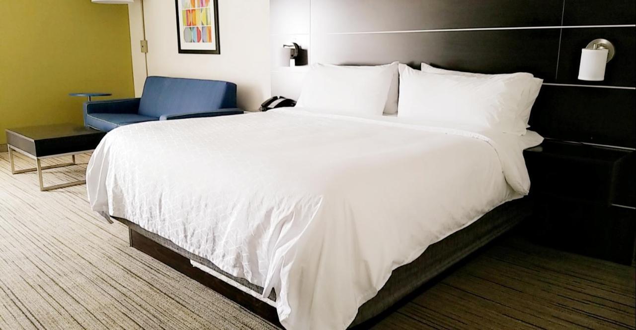 Holiday Inn Express & Suites Troy By Ihg Chambre photo